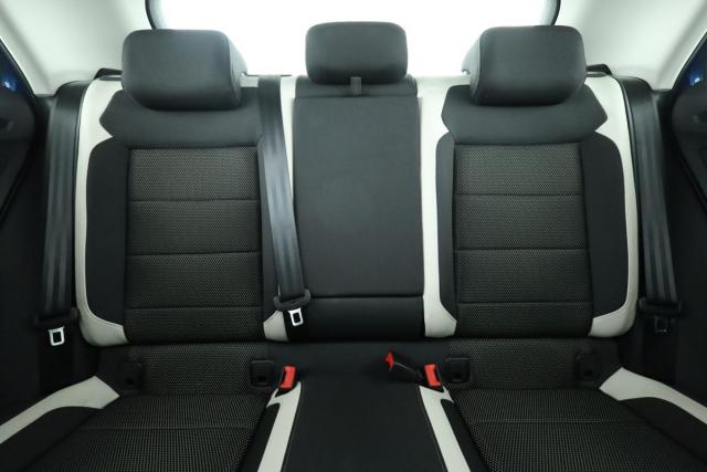 Volkswagen T-Roc image 2