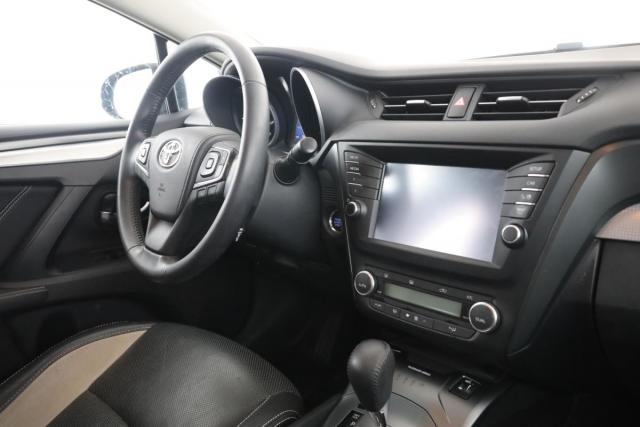 Toyota Avensis image 2