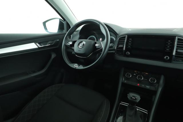 Skoda Karoq image 8