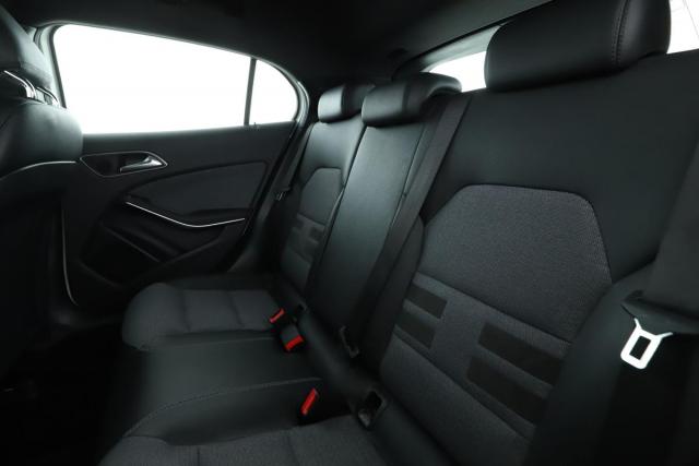 Mercedes Benz Gla image 2