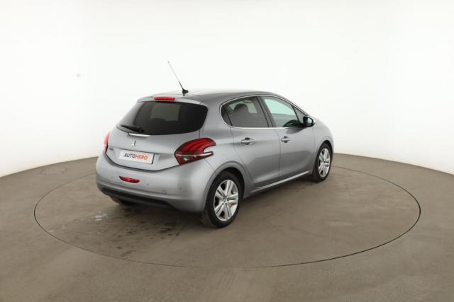 Peugeot 208 image 1