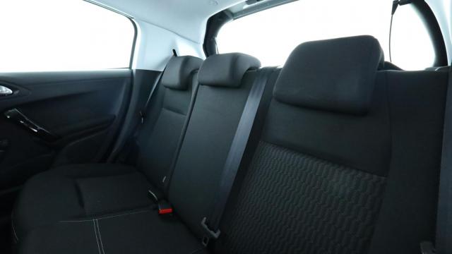 Peugeot 208 image 2