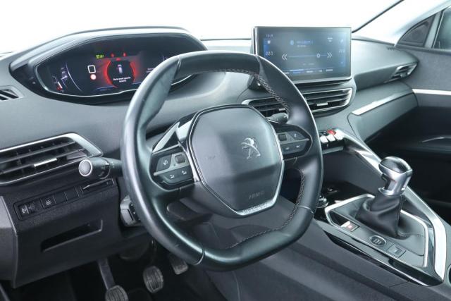 Peugeot 3008 image 2