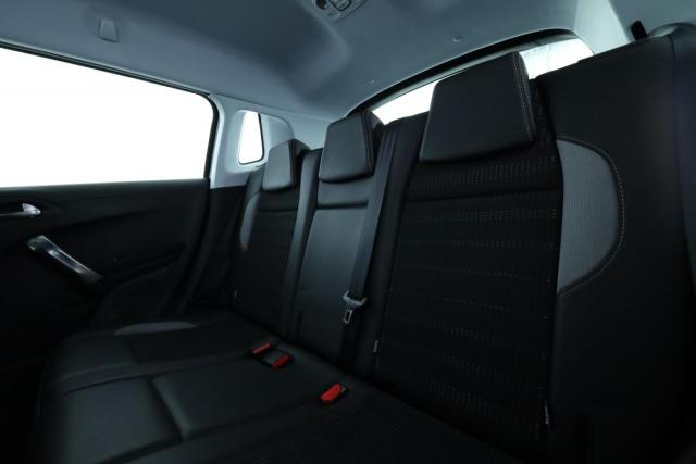 Peugeot 2008 image 4