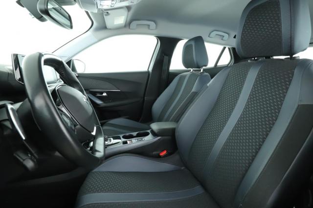 Peugeot 2008 image 6