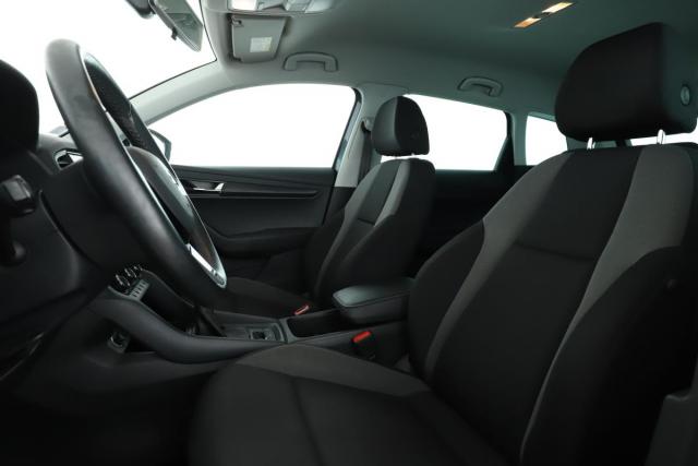 Skoda Karoq image 5