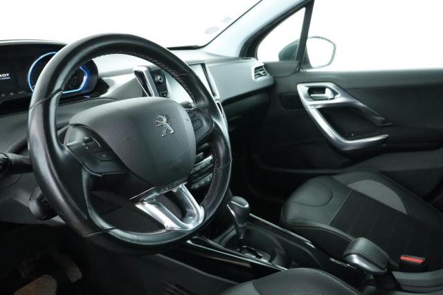 Peugeot 2008 image 8