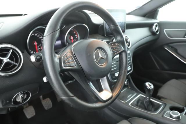 Mercedes Benz Gla image 2