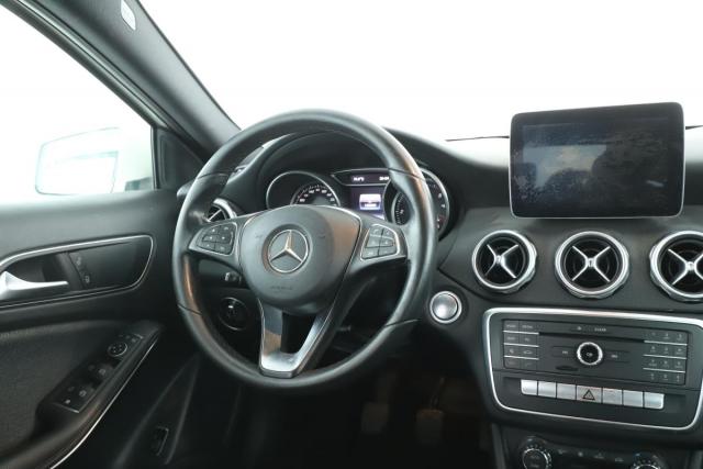 Mercedes Benz Gla image 7