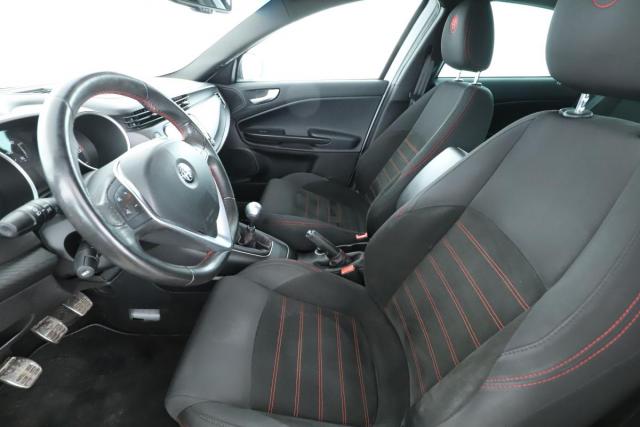 Alfa Romeo Giulietta image 8