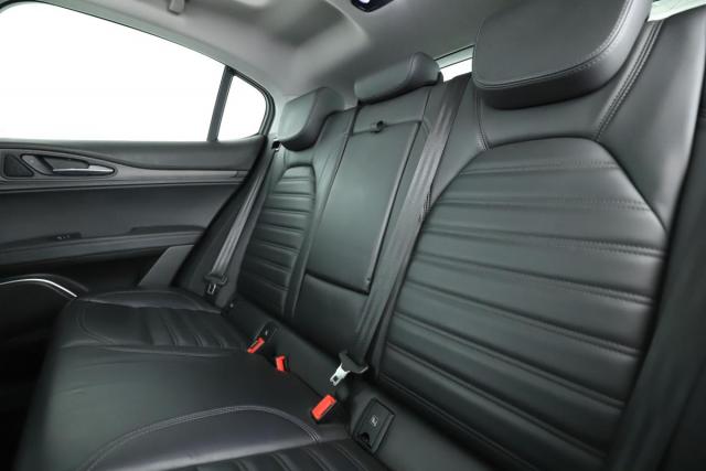 Alfa Romeo Stelvio image 7