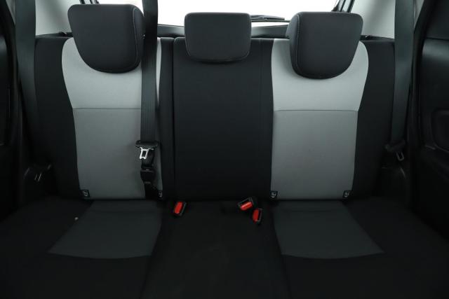 Toyota Yaris image 2