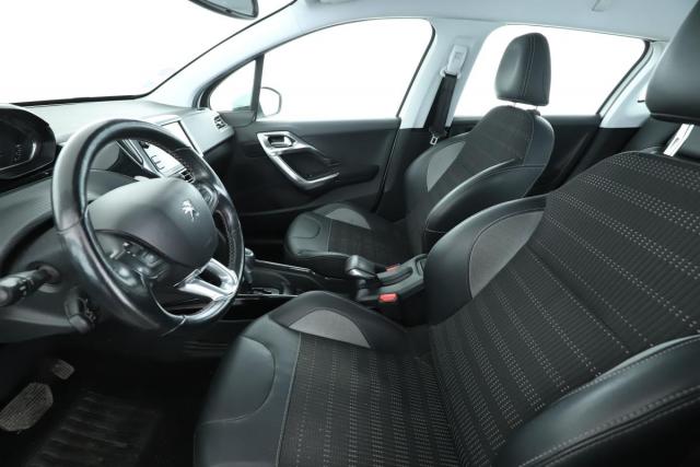 Peugeot 2008 image 8