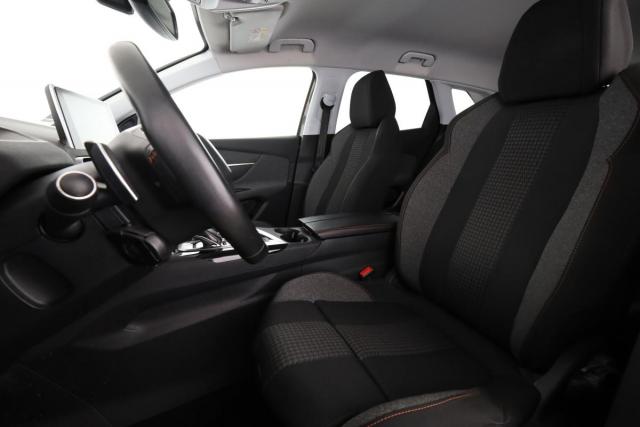 Peugeot 3008 image 8