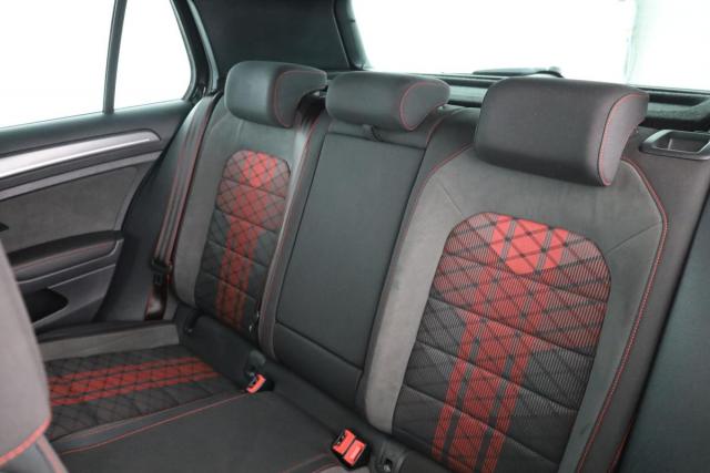 Volkswagen Golf image 9