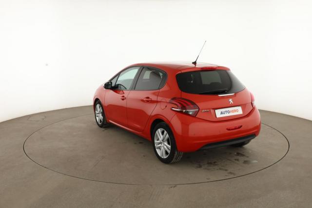 Peugeot 208 image 8