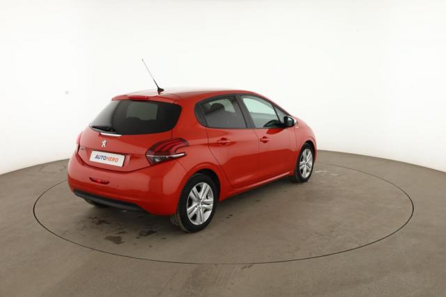 Peugeot 208 image 1