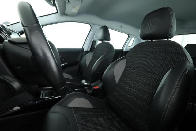 Peugeot 2008 image 8