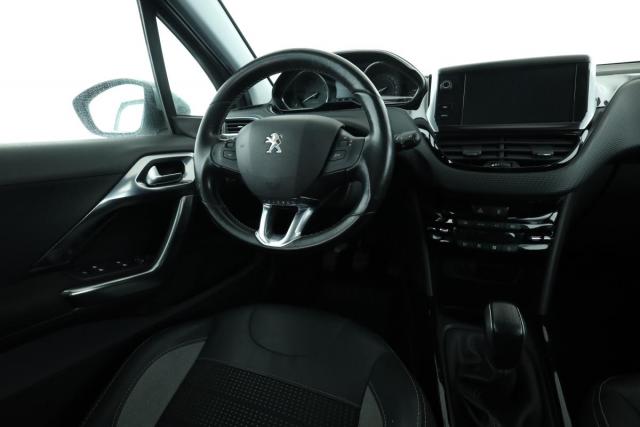 Peugeot 2008 image 2