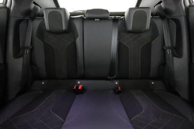 Peugeot 2008 image 2