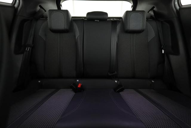 Peugeot 2008 image 2