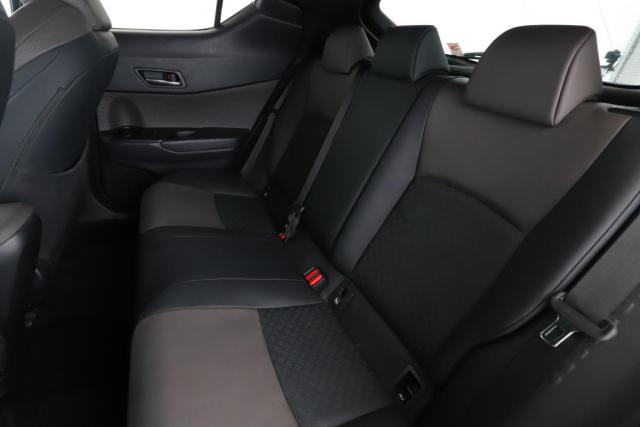 Toyota C-Hr image 6