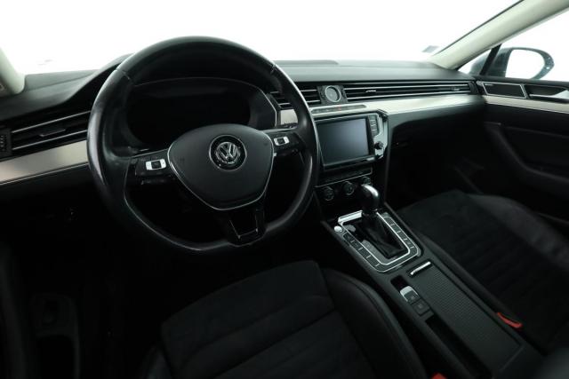 Volkswagen Passat image 6