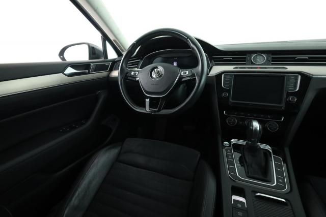 Volkswagen Passat image 8