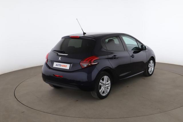 Peugeot 208 image 9