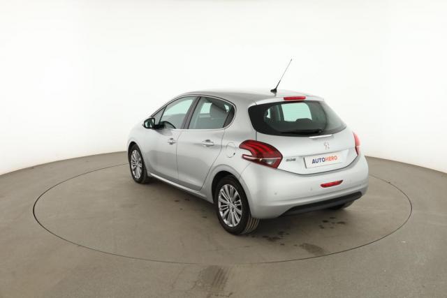 Peugeot 208 image 8