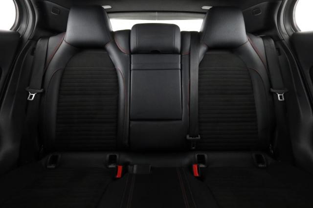 Mercedes Benz Gla image 9