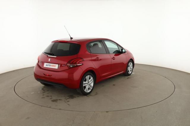 Peugeot 208 image 2