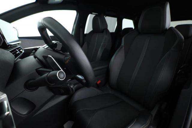 Peugeot 5008 image 1