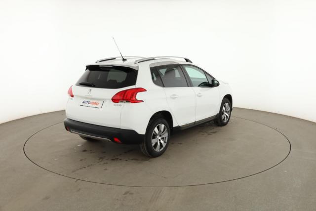 Peugeot 2008 image 2