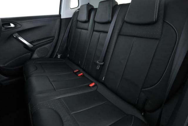 Peugeot 2008 image 8