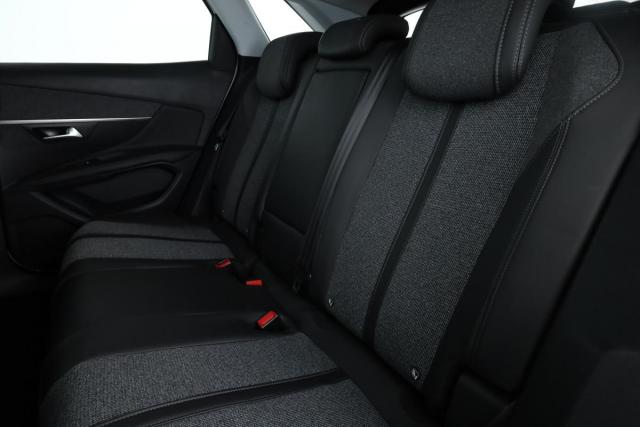 Peugeot 3008 image 2