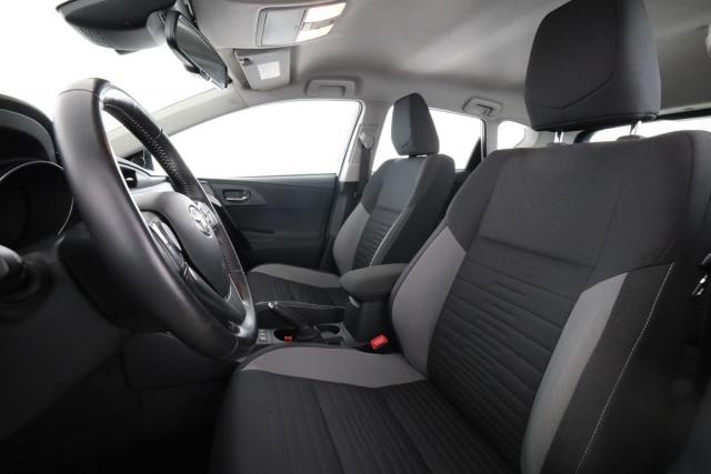 Toyota Auris image 8