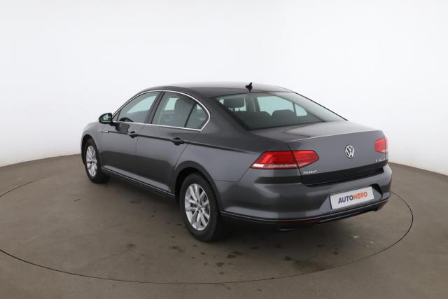 Volkswagen Passat image 1