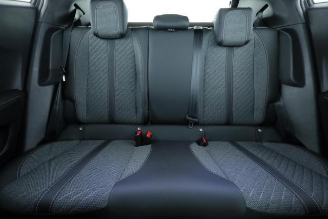 Peugeot 2008 image 1