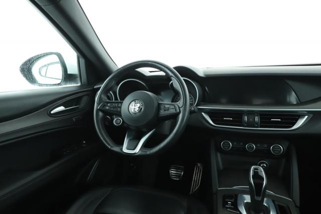 Alfa Romeo Stelvio image 8