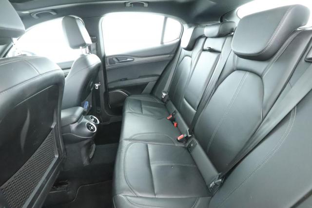 Alfa Romeo Stelvio image 3