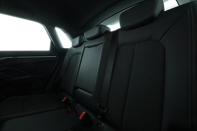 Audi Q3 image 9