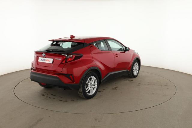 Toyota C-Hr image 6