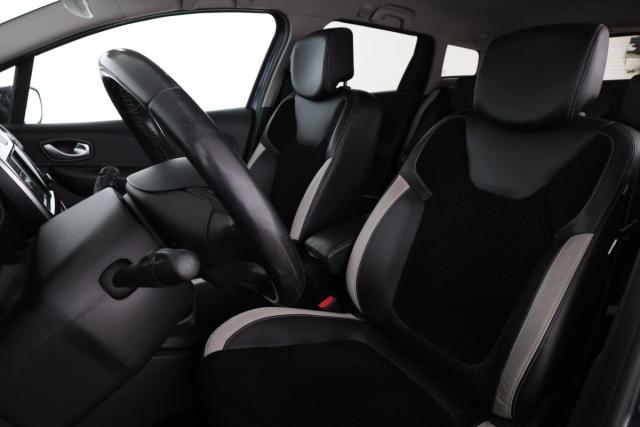 Renault Clio Estate image 9