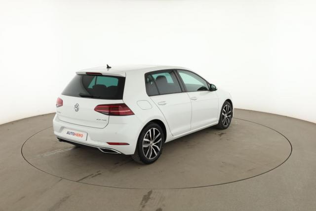 Volkswagen Golf image 9