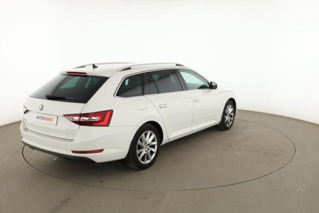 Skoda Superb Combi image 4