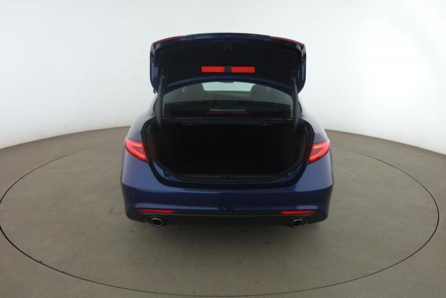 Alfa Romeo Giulia image 7