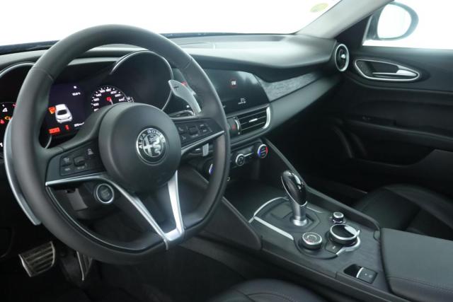 Alfa Romeo Giulia image 4