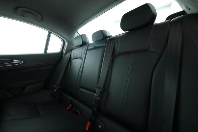 Alfa Romeo Giulia image 5