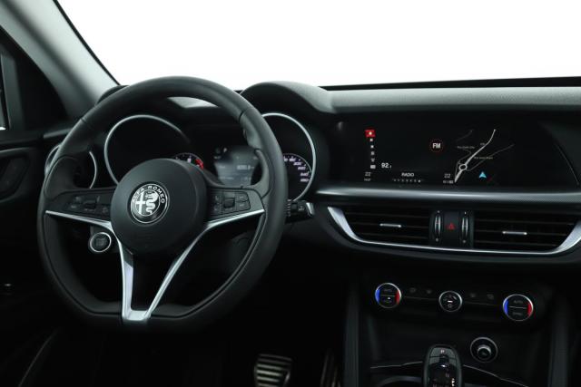 Alfa Romeo Stelvio image 3
